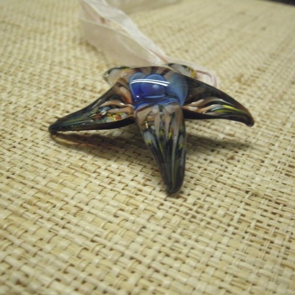 Muramo Glass Floral Starfish Pendant Necklace - Picture 9 of 16